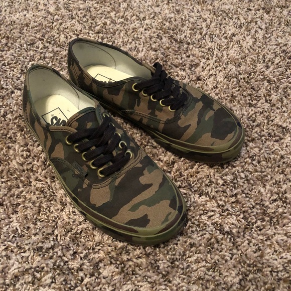 mens camo vans